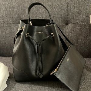 Furla Stacy Bucket Bag 🖤